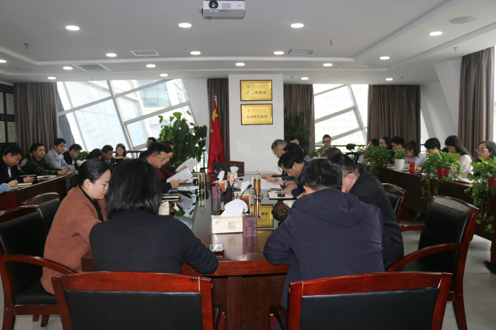 1551314467861386yX1W.jpg 水环境传达学习集团2019年工作会议精神.jpg