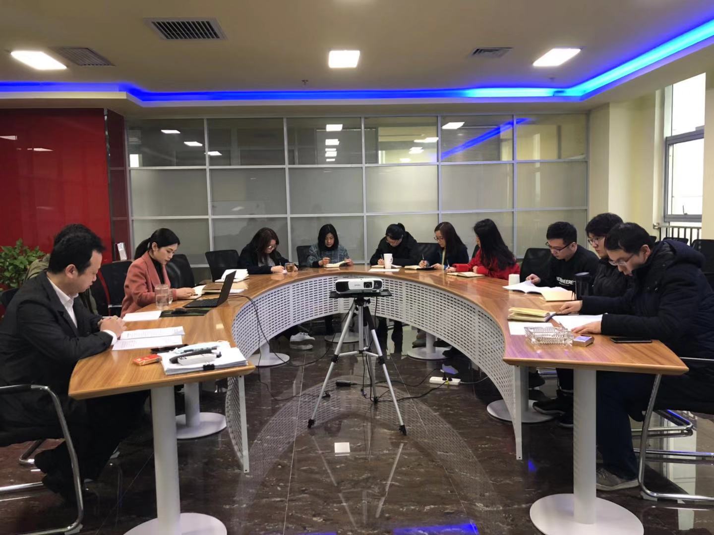 1551429368681034WWF6.jpg 20190301研究院公司组织传达学习2019年工作会议暨一届三次次职代会精神.jpg